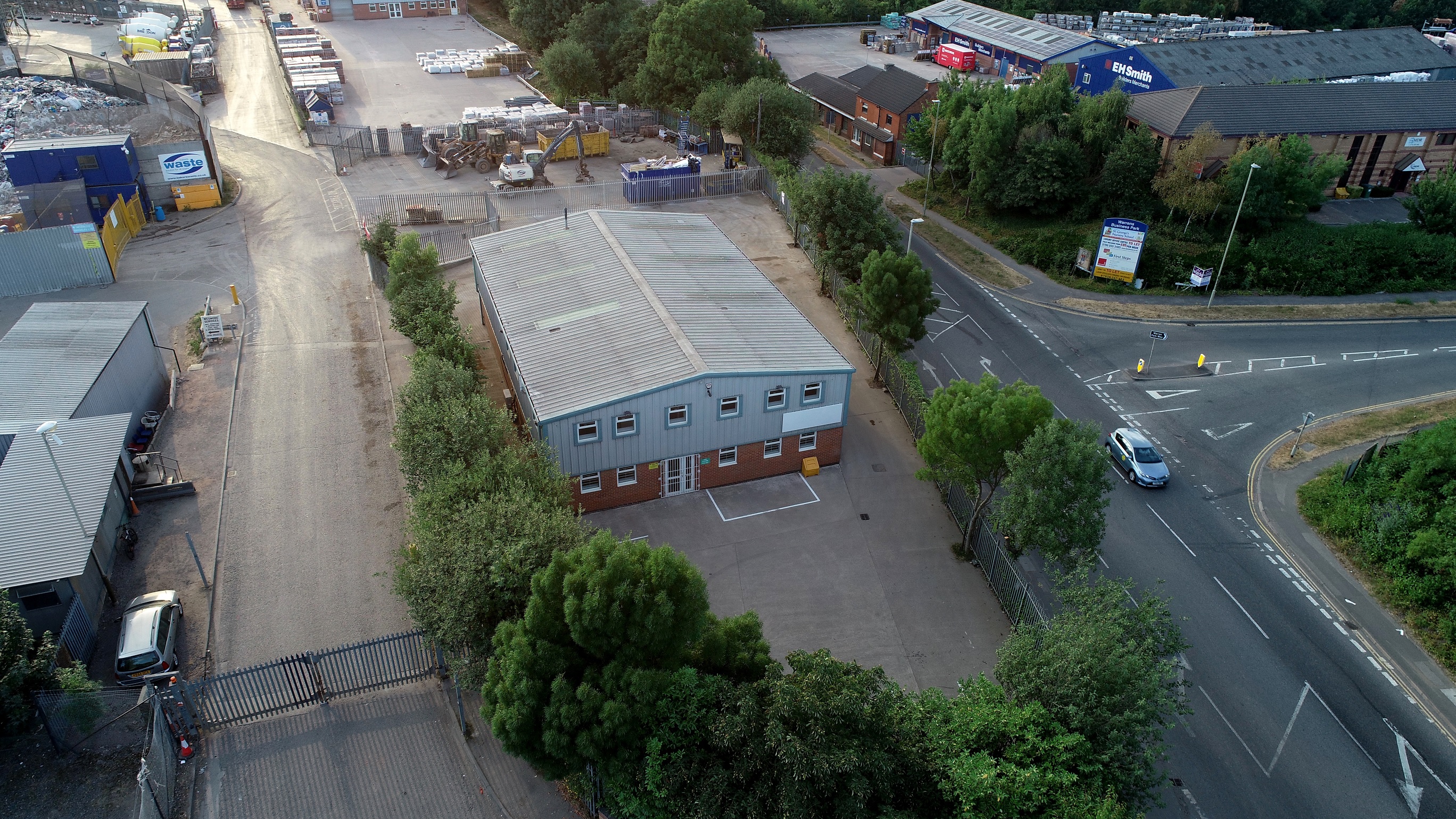 Industrial unit with offices ready for companies looking to expand near Leicester